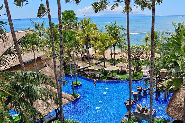 Pool area of the Holiday Inn Resort Bali in Nusa Dua 