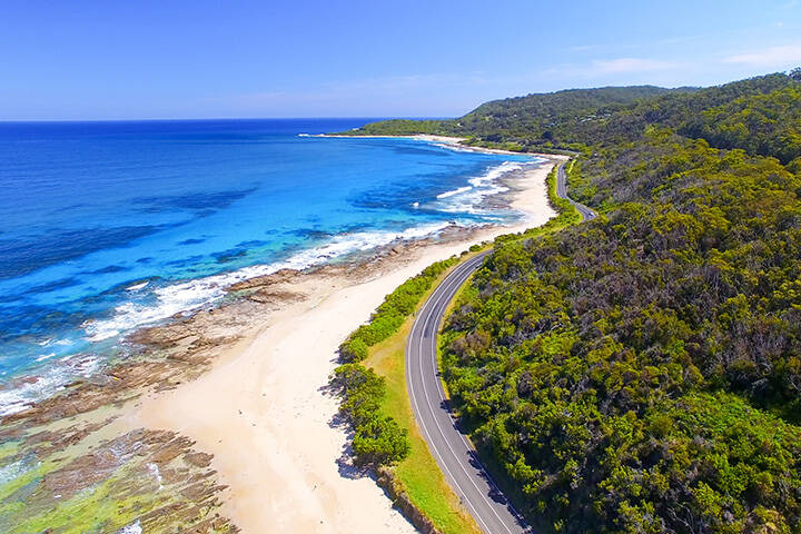 The Great Ocean Road - winding roads, ocean and dense bushland